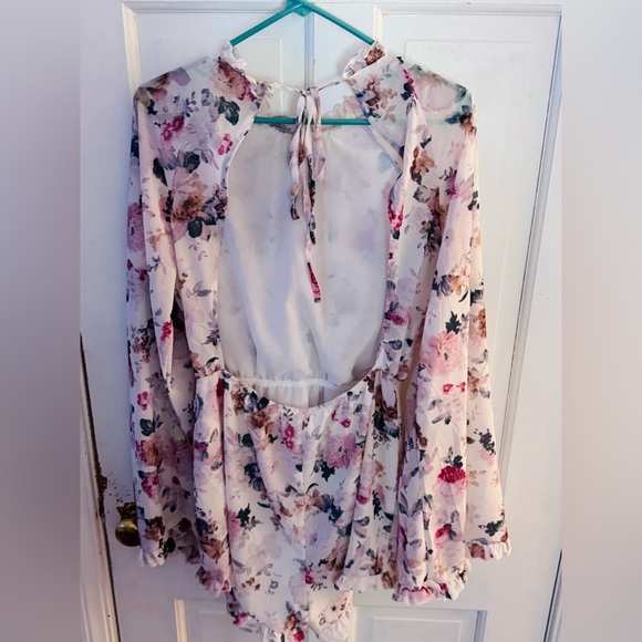 Floral Open-Back Romper - Picture 3 of 11